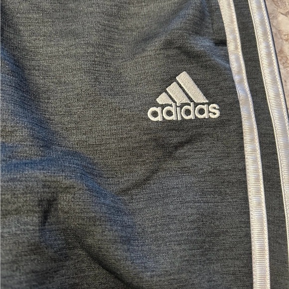 Adidas Youth Fleece Jogger Sweatpants 3 Stripes Gray Medium 10/12 - Picture 2 of 11